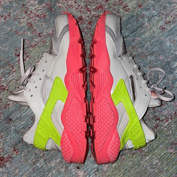 Women’s Nike Huarache Desert Sand Volt-Hot Punch (W) - Size 9 - Picture 3 of 9